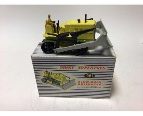 Dinky lorry mounted cement mixer No 960, Blaw-Knox Bulldozer No 961 both in original boxes (2)
