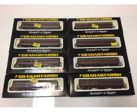 Graham Farish N gauge carriages including BR Suburban No.0605 (6), No.0685 (3), No.0686, No.0615 (2), No.0696, No.0775 and on