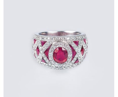   Rubin-Diamant-Ring  Platin, gest. Bandring zur Schauseite verbreitert und besetzt aufgekreuzten Stegen mit insges. 124 Alts