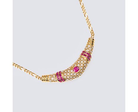   Gold-Collier mit Rubinen und Brillanten  18 kt. GG, gest. Zierliche Goldkette mit hochgewölbtem, gebogtem Schaustück besetz