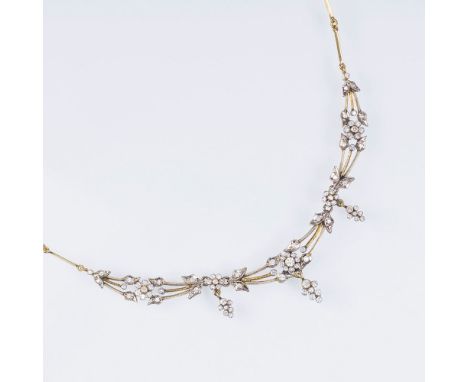   Zierliches Diamant-Collier  18 kt. GG, tlw. mit WG doubliert, gest. Schauseitig floraler Dekor mit 90 Diam. im Brillantschl