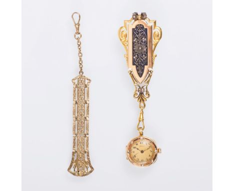   Jugendstil Damen-Uhr an Chatelaine  Um 1900. 18 kt. GG/RG. Chatelaine mit feiner Silber-Floral-Applikation, 20 kl. Rosendia