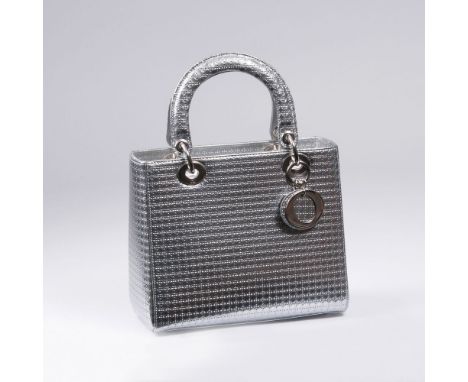   Christian Dior  Lady Dior Bag Silver Perforated  Microcannage-Lackleder in Metallic-Silber, Schmuck aus silberfarbenem Meta