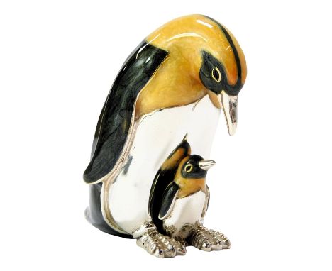  A silver and enamel figure group modelled as a penguin and chick, stamped 925, 5cm high. 