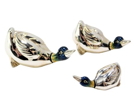  Three silver and enamel figures modelled as partially reclining ducks, each stamped 925, 2.5cm high, 2.3cm high and 1.3cm hi