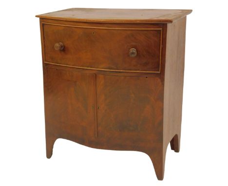 A 19thC walnut bow front commode, the front with a faux drawer and two cupboards lifting to reveal a pottery chamber pot with