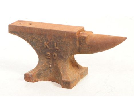 A 19th century Victorian cast iron blacksmith's anvil. With horn to front, pritchel hole to rear along side Hardie hole. 20KG