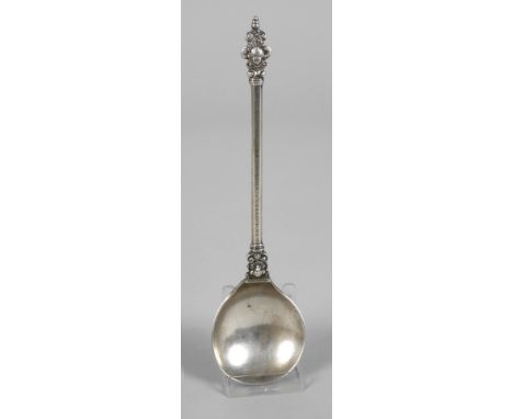 Löffel SpätrenaissanceLandeshut (ehemals Schlesien) um 1690, Silber mit Beschauzeichen, undeutliche Meistermarke, auf dem hex