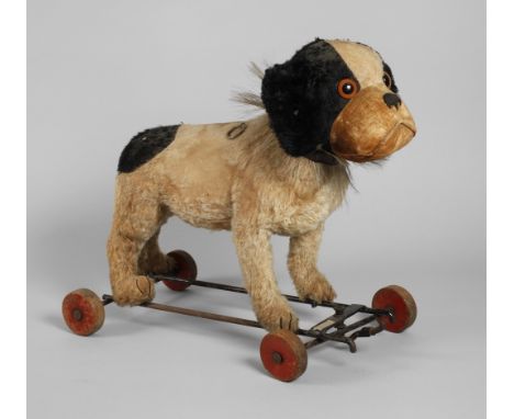 Steiff Hund "Bully" auf RädernReittier, um 1930, gemarkt Knopf im Ohr und zehn weiteren Steiff-Knöpfen am Halsband, weiß-schw