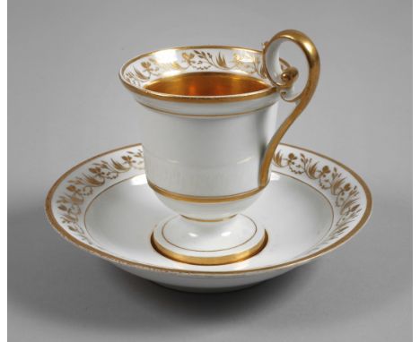 Meissen Biedermeiertasse mit Untertasse Golddekorunterglasurblaue Knaufschwertermarke 1815-1860, unterglasurblaue Pinselnumme