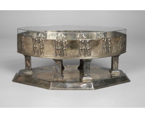 Tafelaufsatz Emanuel Josef Margold attr.um 1913, unsigniert, gemarkt Lenk Austria (Wien), Messing versilbert, oktogonal facet