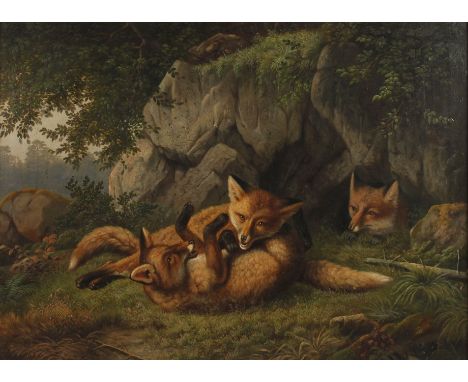 Robert Georgius, Tollende FüchseVor einem Felsen im Wald raufen sich zwei Füchse, im Hintergrund blickt ein dritter Reineke a