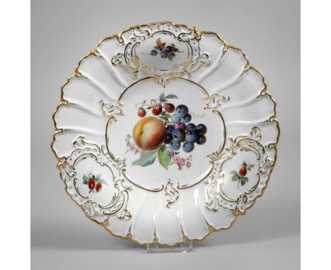 Meissen Prunkteller "Fruchtmalerei"unterglasurblaue Schwertermarke Pfeifferzeit 1924-1934, zweimal gestrichen, Ritz- und Präg