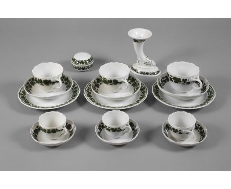 Meissen Konvolut Weinlaubdekor 17 Teile, unterglasurblaue Schwertermarken 1860 bis 1980er Jahre, 1. bis 3. Wahl, Präge- und P