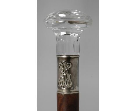 Spazierstock Art déco1920er Jahre, pilzförmiges Griffstück aus facettiertem klaren Kristallglas, breite versilberte Manschett