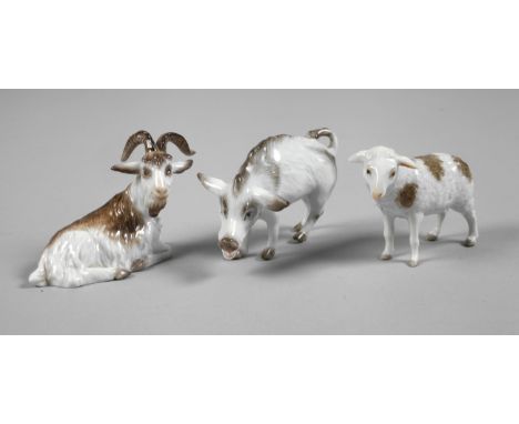 Meissen drei Miniatur-HuftiereEntwurf Johann Joachim Kändler und Mitarbeiter um 1750, unterglasurblaue Schwertermarken, zweim