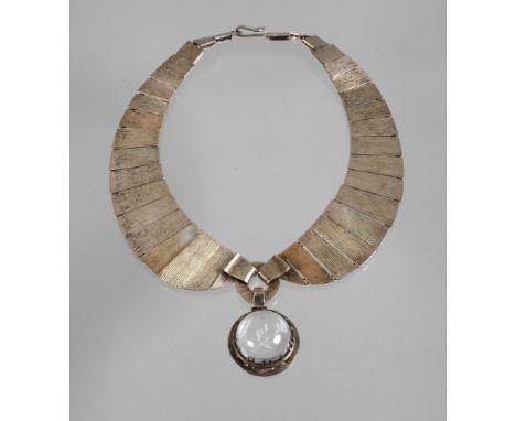 Prof. Herbert Zeitner, Collier mit Bergkristallum 1930, Silber gestempelt 835 und 925 sowie Marke für Herbert Zeitner, Mittel