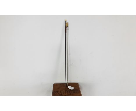 the ivory frog with open scroll end and inset mother of pearl eye, ivory octagonal baluster screw This lot contains elephant 