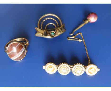 A pearl set 9ct brooch, a gold agate ring, a plated brooch and a small button hook. (4)