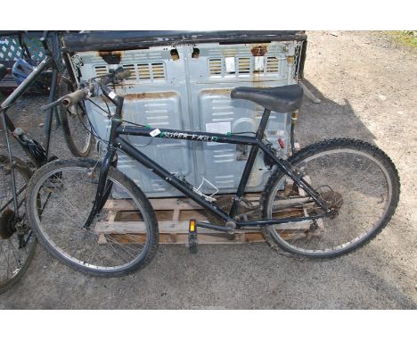 A Super Eagle Mountain Bike with Shimano 18-speed derailleur gears.