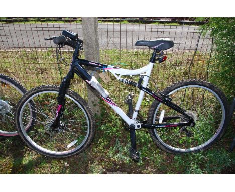An "Apollo" mountain bike with Shimano 21-speed derailleur gears.