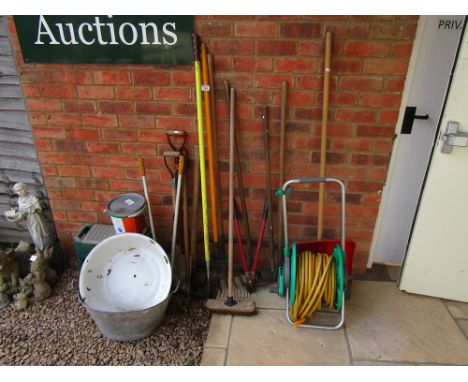 Large collection of garden tools, tin bath etc