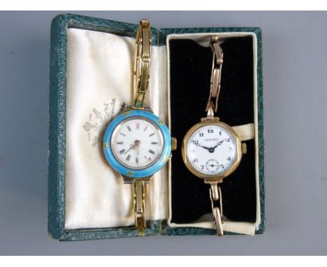 A LADY'S EDWARDIAN CIRCULAR DIAL NINE CARAT GOLD ENCASED WRISTWATCH with expanding bracelet, name and date to rear 1947 and a