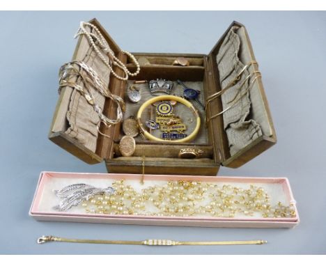 A VINTAGE JEWELLERY BOX AND CONTENTS to include nine carat gold (approximately 20 grms), enamel heart pendant, two Royal Corp