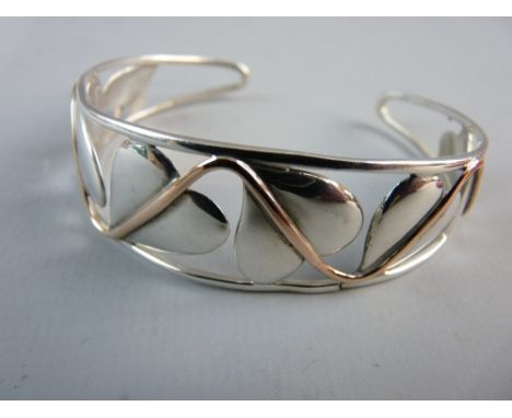 A CLOGAU WELSH GOLD AND SILVER VINE LEAF CUFF BANGLE, hallmarked Clogau and 925 silver