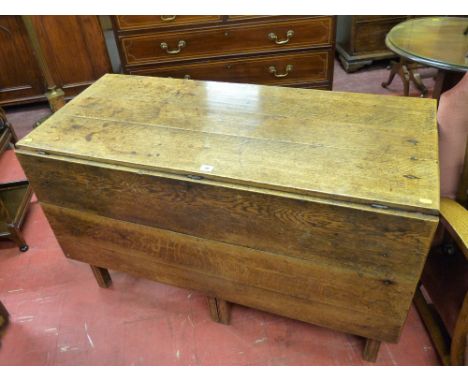 AN ANTIQUE OAK TWIN FLAP GATE LEG DINING TABLE with opposing end drawers on reeded block supports, 70 cms high, 117 cms wide,