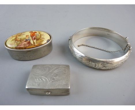 A HALLMARKED SILVER BANGLE and two pill boxes, the bangle with bright cut decoration, marked Birmingham 1962, a lidded pill b