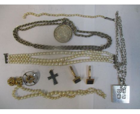 Jewellery to include a silver Peace pendant, a pearl necklace and two bracelets, a pair of cufflinks, a silver ingot pendant,