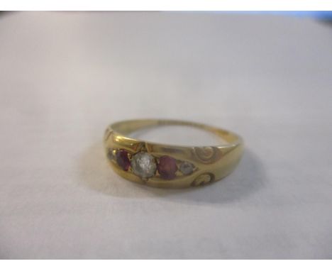 An 18ct yellow gold white sapphire and ruby five graduated stone ring, total weight 2.6g Location: Cab 