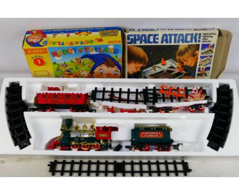 Hornby - Action GT - Toy State -Hornby - Action GT - Other - 3 boxed items to include a #722760 Christmas North Pole Empress 