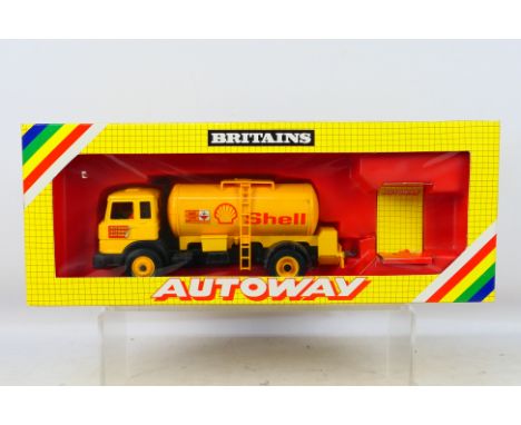Britains - A Britains Autoway diecast vehicles #9817 Petrol Tanker 'Shell'. Vehicle appears to be in very good condition with