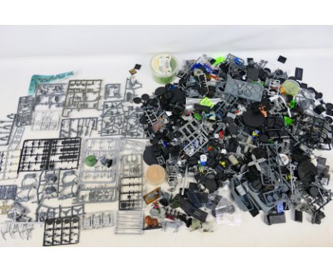 Warhammer - Citadel - Games Workshop - A very large quantity of Warhammer predominately plastic parts, with incomplete sprues