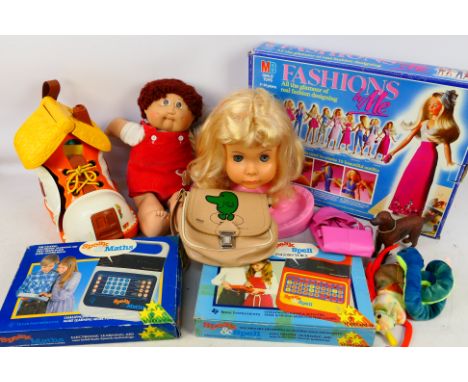 Texas Instruments - MB - Burbank - Matchbox  - Others - An assortment of boxed and unboxed items to include #LL100 live & lea