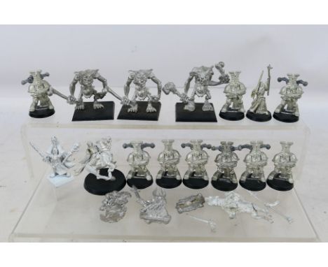 Warhammer - Games Workshop - Citadel - An unboxed collection of 18 unpainted Warhammer metal figures from various factions / 
