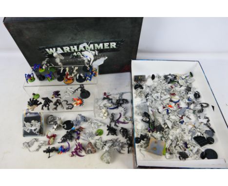 Warhammer - Games Workshop - Citadel - A large quantity of predominately metal Warhammer Tyranid figures, and figure parts. S