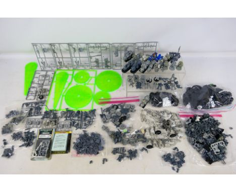Warhammer - Games Workshop - Citadel - A large unboxed quantity of largely unpainted plastic and metal Warhammer 40,000 Space