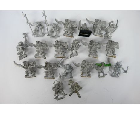 Warhammer - Citadel - Games Workshop - A group of 20 Warhammer Orcs & Goblin metal predominately unpainted figures. Lot inclu