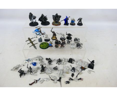 Warhammer - Games Workshop - Citadel - A collection of around 30 loose Warhammer Lord of The Rings figures metal figures. The