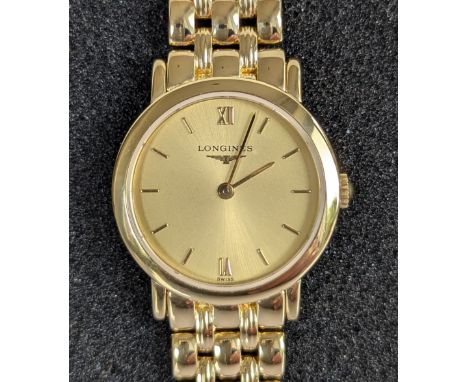 A Longines ladies quartz movement wristwatch with gold case, 22mm, baton markers, brick-link gold strap, ref. 42106, hallmark