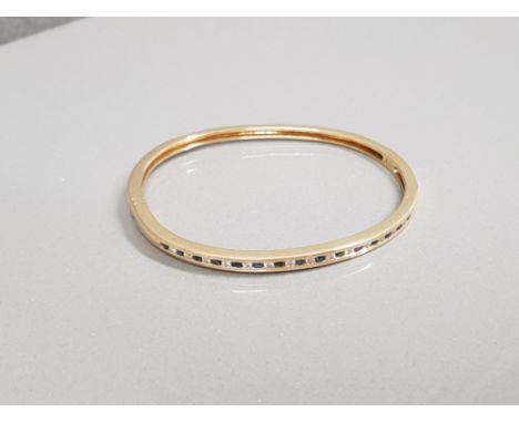 GOLD DIAMOND SAPPHIRE BANGLE 17.6G