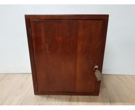 VINTAGE MAHOGANY CABINET LINED WITH GREEN BAIZE NICE CONDITION AND WITH KEY