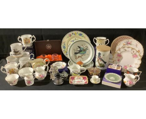 Ceramics - Royal Crown Derby including Royal Pinxton Roses, Posies, etc; a Hamilton Derby Imari box and cover; another, lovin