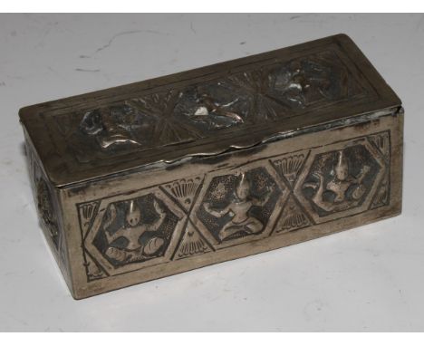 An Indian silver rectangular snuff box, 7.5cm long, c.1900 