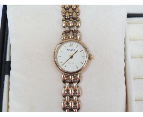 ACCURIST: A ladies 9ct gold cased Accurist wristwatch on gold bracelet, boxed. 17g total.