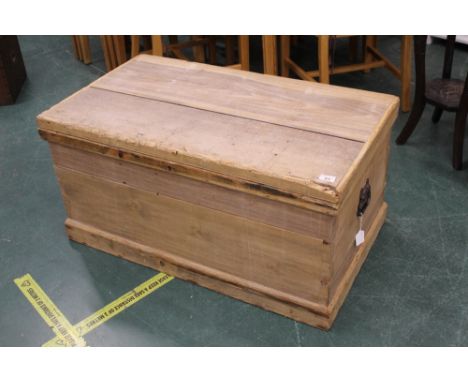 A Victorian retangular pine bedding chest, 45 cm high, 92 cm wide