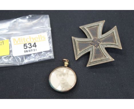 First World War photographic pendant and 1939 Iron Cross 